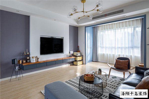 多燈頭設(shè)計(jì)，亮度更高