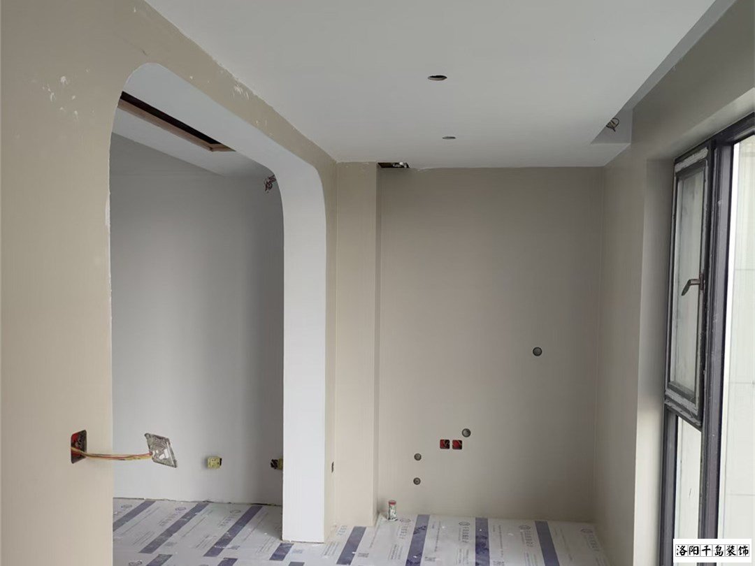 陽(yáng)臺(tái)頂面刷漆